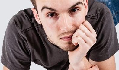 Moški želi naravno povečati penis